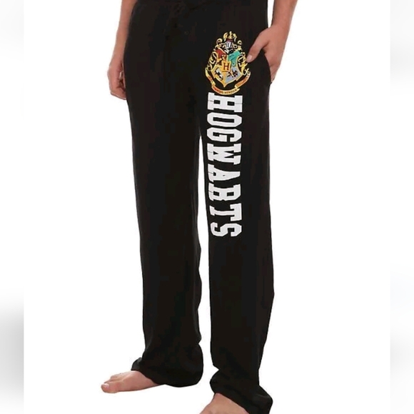 Hogwarts Sweatpants Men’s Black Harry Potter Pajama Pants - Picture 5 of 5